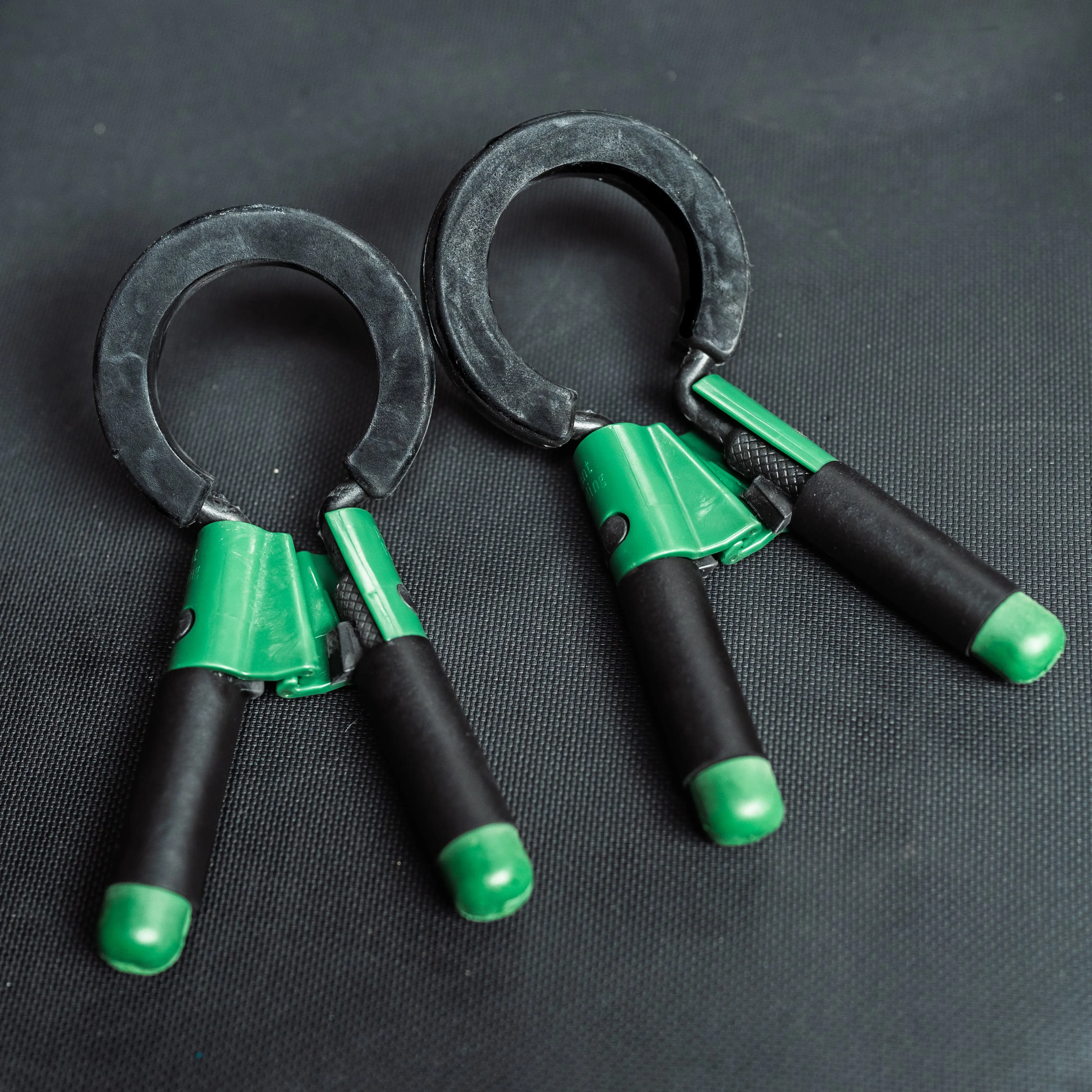 Cinch Clips: Rubber Gripped Barbell Collars - Image 2